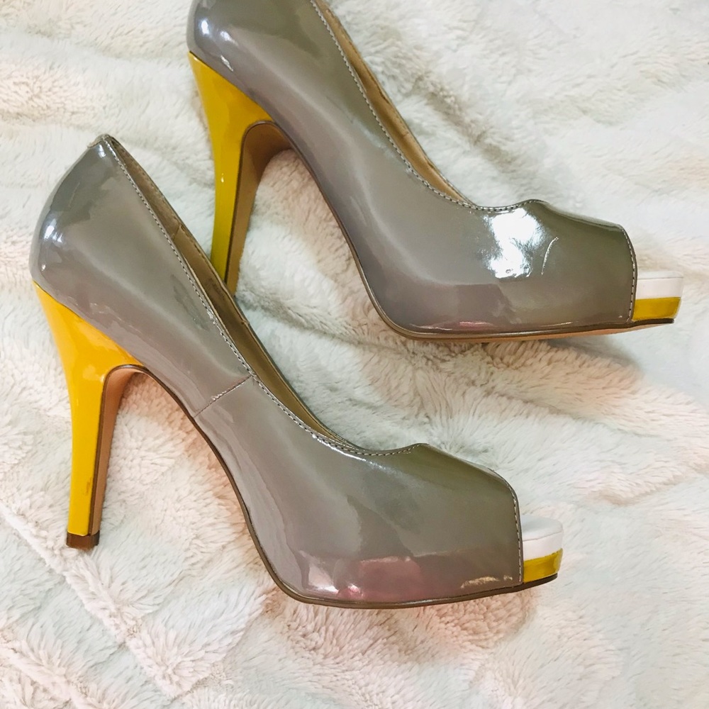 Steve Madden grey yellow heels 9